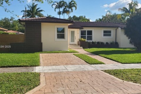 House in Miami Shores, Florida 2 bedrooms, 151.24 sq.m. № 1752871 - photo 1