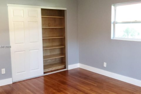 House in Miami Shores, Florida 2 bedrooms, 151.24 sq.m. № 1752871 - photo 19