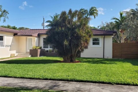 House in Miami Shores, Florida 2 bedrooms, 151.24 sq.m. № 1752871 - photo 2