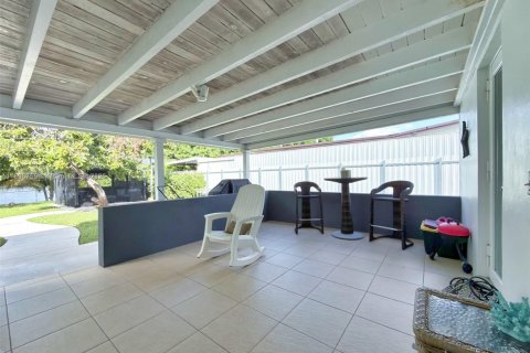 House in Hialeah, Florida 3 bedrooms, 114.55 sq.m. № 1952453 - photo 16
