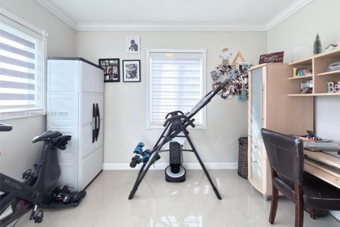 House in Hialeah, Florida 3 bedrooms, 114.55 sq.m. № 1952453 - photo 18