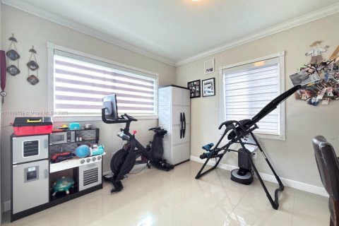 House in Hialeah, Florida 3 bedrooms, 114.55 sq.m. № 1952453 - photo 19