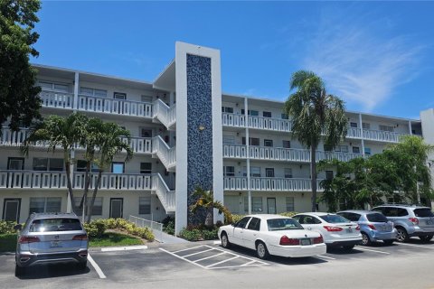 Condo in Deerfield Beach, Florida, 2 bedrooms  № 1944049 - photo 11