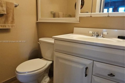 Condo in Deerfield Beach, Florida, 2 bedrooms  № 1944049 - photo 8