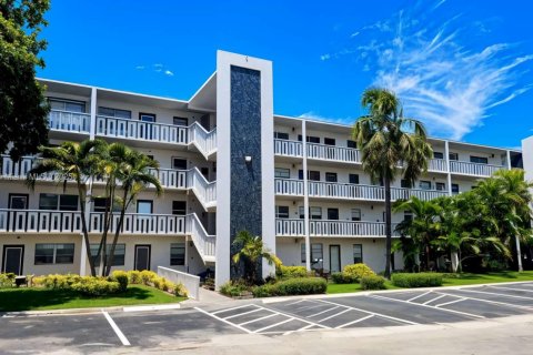 Condo in Deerfield Beach, Florida, 2 bedrooms  № 1944049 - photo 12