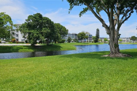Condo in Deerfield Beach, Florida, 2 bedrooms  № 1944049 - photo 10