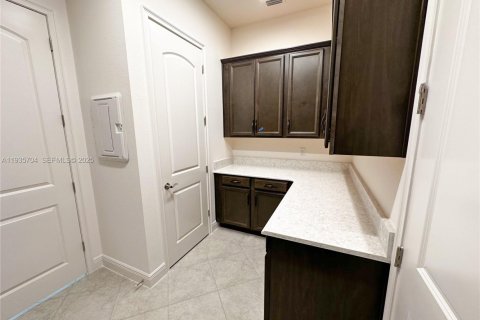 Casa en alquiler en Orlando, Florida, 3 dormitorios, 225.2 m2 № 1993822 - foto 18