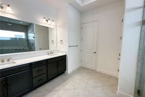 Casa en alquiler en Orlando, Florida, 3 dormitorios, 225.2 m2 № 1993822 - foto 17