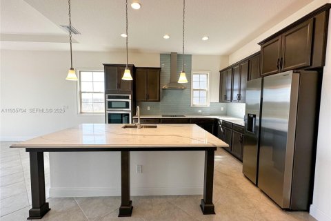 Casa en alquiler en Orlando, Florida, 3 dormitorios, 225.2 m2 № 1993822 - foto 2