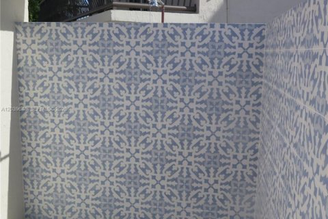 Condo in Miami, Florida, 1 bedroom № 2083672 - photo 18