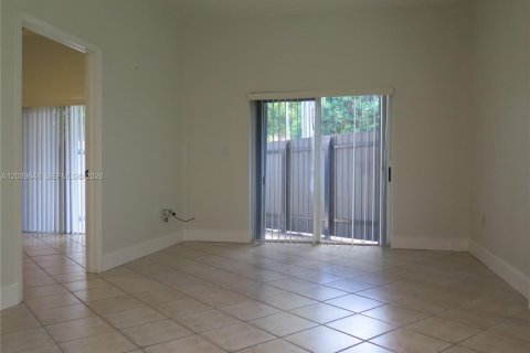 Condo in Miami, Florida, 1 bedroom № 2083672 - photo 7