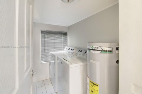 Villa ou maison à louer à Miami, Floride: 3 chambres, 107.4 m2 № 1922819 - photo 17