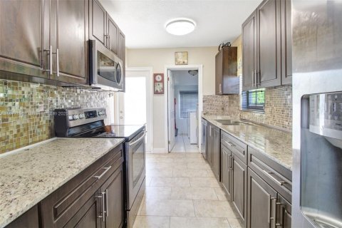 Villa ou maison à louer à Miami, Floride: 3 chambres, 107.4 m2 № 1922819 - photo 11