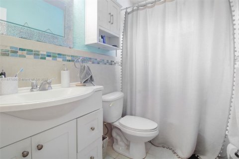 Villa ou maison à louer à Miami, Floride: 3 chambres, 107.4 m2 № 1922819 - photo 16