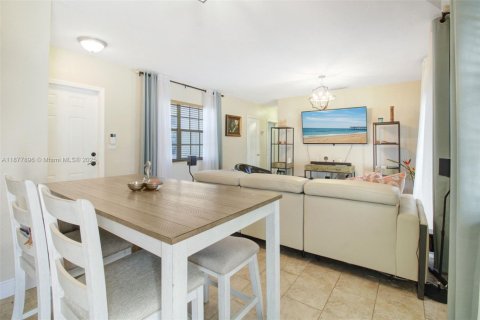Villa ou maison à louer à Miami, Floride: 3 chambres, 107.4 m2 № 1922819 - photo 8