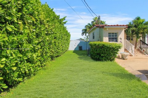 Villa ou maison à louer à Miami, Floride: 3 chambres, 107.4 m2 № 1922819 - photo 24