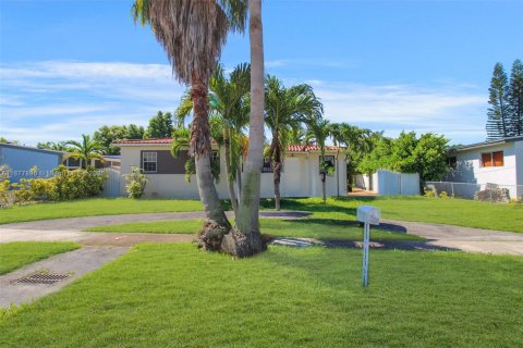 Villa ou maison à louer à Miami, Floride: 3 chambres, 107.4 m2 № 1922819 - photo 3