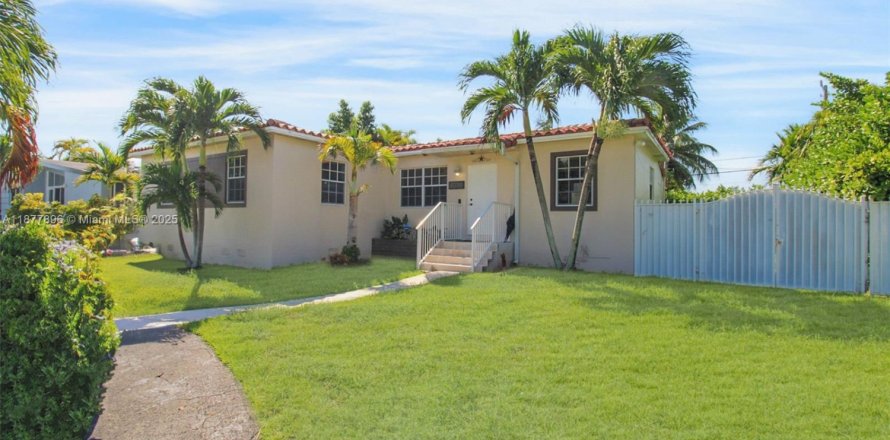 Villa ou maison à Miami, Floride 3 chambres, 107.4 m2 № 1922819