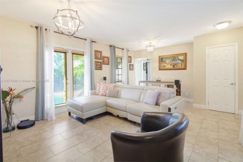 Villa ou maison à louer à Miami, Floride: 3 chambres, 107.4 m2 № 1922819 - photo 6