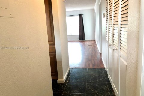 Condo in Davie, Florida, 1 bedroom  № 1931641 - photo 2