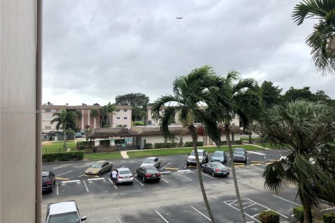 Condo in Davie, Florida, 1 bedroom  № 1931641 - photo 25