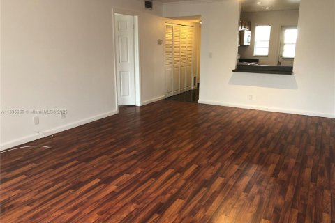 Condo in Davie, Florida, 1 bedroom  № 1931641 - photo 9
