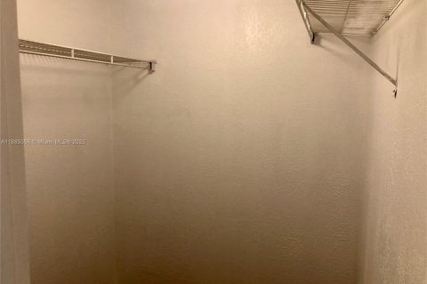 Condo in Davie, Florida, 1 bedroom  № 1931641 - photo 17