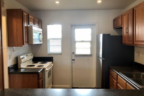 Condo in Davie, Florida, 1 bedroom  № 1931641 - photo 1
