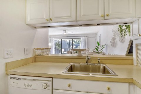 Condo in Sarasota, Florida, 2 bedrooms  № 685311 - photo 23