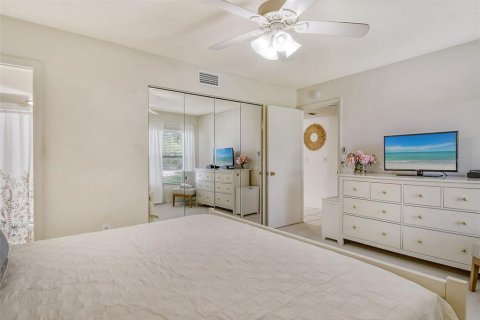 Condo in Sarasota, Florida, 2 bedrooms  № 685311 - photo 25
