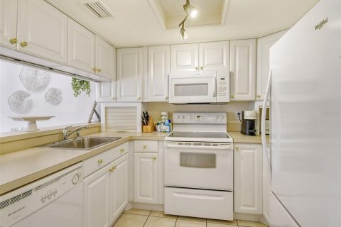 Condo in Sarasota, Florida, 2 bedrooms  № 685311 - photo 22