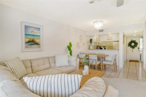 Condo in Sarasota, Florida, 2 bedrooms  № 685311 - photo 17