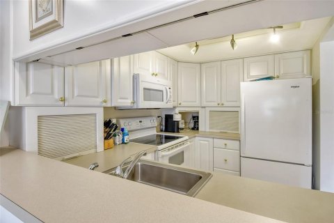 Condo in Sarasota, Florida, 2 bedrooms  № 685311 - photo 21