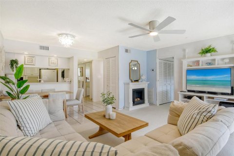 Condo in Sarasota, Florida, 2 bedrooms  № 685311 - photo 18