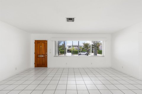 Casa en alquiler en West Palm Beach, Florida, 2 dormitorios, 122.45 m2 № 2085987 - foto 9