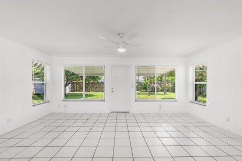 Casa en alquiler en West Palm Beach, Florida, 2 dormitorios, 122.45 m2 № 2085987 - foto 14