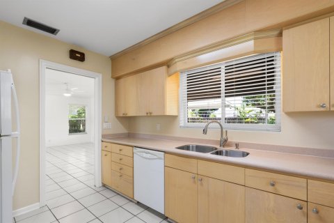 Casa en alquiler en West Palm Beach, Florida, 2 dormitorios, 122.45 m2 № 2085987 - foto 19