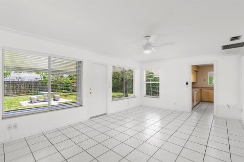 Casa en alquiler en West Palm Beach, Florida, 2 dormitorios, 122.45 m2 № 2085987 - foto 15