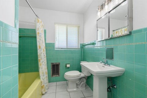 Casa en alquiler en West Palm Beach, Florida, 2 dormitorios, 122.45 m2 № 2085987 - foto 25