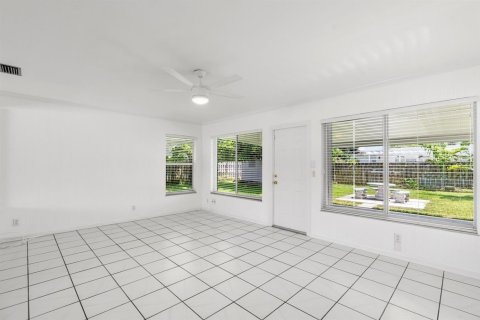 Casa en alquiler en West Palm Beach, Florida, 2 dormitorios, 122.45 m2 № 2085987 - foto 13