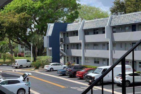 Condo in Margate, Florida, 2 bedrooms  № 2245528 - photo 22