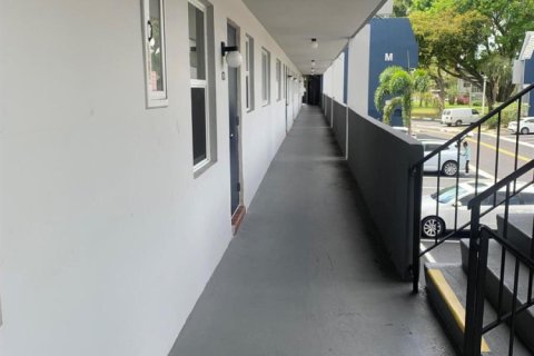 Condo in Margate, Florida, 2 bedrooms  № 2245528 - photo 3