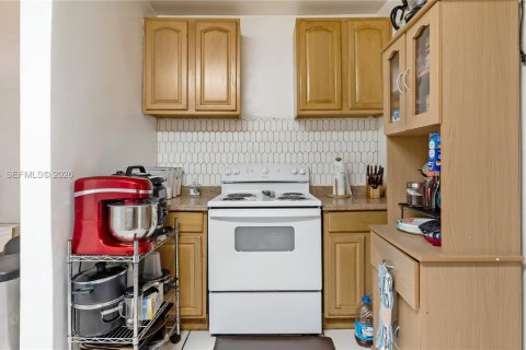 House in Miami, Florida 3 bedrooms, 157.47 sq.m. № 2004333 - photo 18