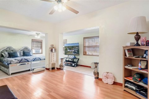 House in Miami, Florida 3 bedrooms, 157.47 sq.m. № 2004333 - photo 28