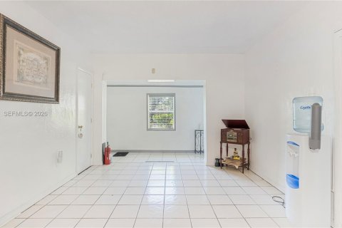 House in Miami, Florida 3 bedrooms, 157.47 sq.m. № 2004333 - photo 10