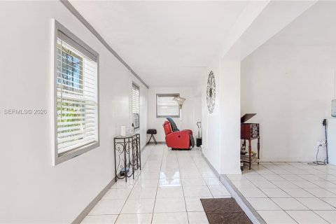 House in Miami, Florida 3 bedrooms, 157.47 sq.m. № 2004333 - photo 7