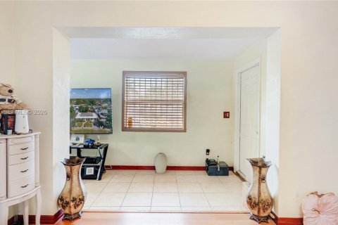 House in Miami, Florida 3 bedrooms, 157.47 sq.m. № 2004333 - photo 30