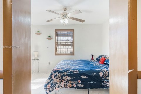 House in Miami, Florida 3 bedrooms, 157.47 sq.m. № 2004333 - photo 25