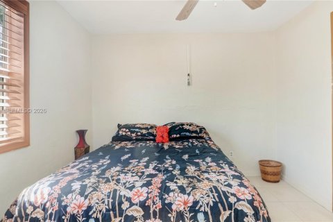 House in Miami, Florida 3 bedrooms, 157.47 sq.m. № 2004333 - photo 26