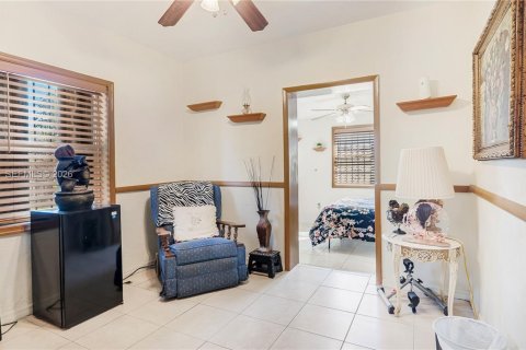 House in Miami, Florida 3 bedrooms, 157.47 sq.m. № 2004333 - photo 24